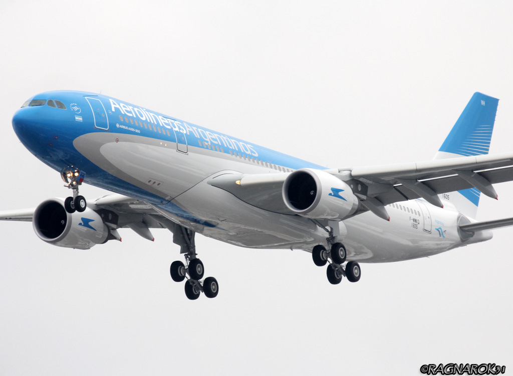 Airbus A330-200 LV-FVH Aerolíneas Argentinas 06.jpg