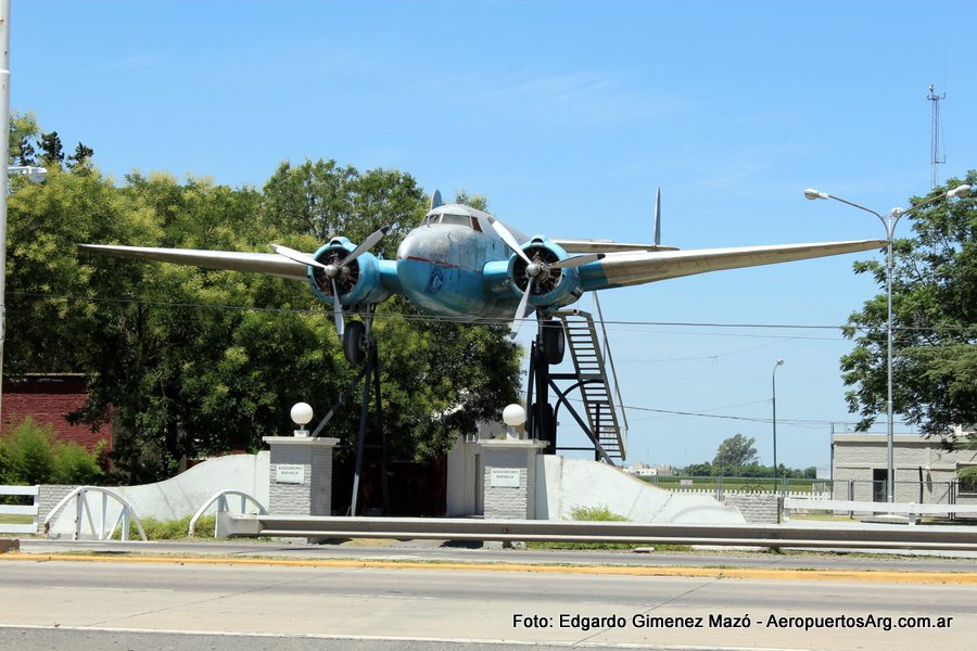 Lockheed 18-56 Lodestar (N714S) en el aeropuerto de Rafaela