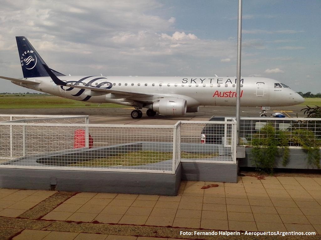 Embraer E190 LV-FPS de Austral en el aeropuerto de Santa Rosa, La Pampa.