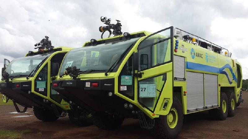 Autobombas Oshkosh Striker 6x6 como la recibida por el aeropuerto de Sgo. del Estero