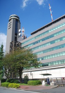 La torre de control de Narita tiene 92.3 metros de altura.