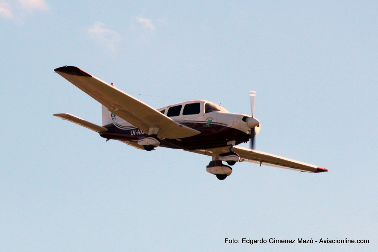 Piper PA-28 Cherokee LV-AXM de la Escuela de Vuelo Corrientes