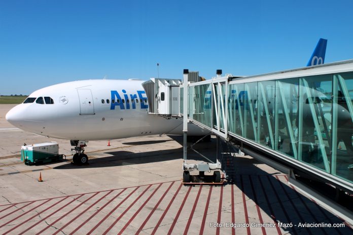 Airbus A330-200 EC-JQG de Air Europa en el aeropuerto de Córdoba