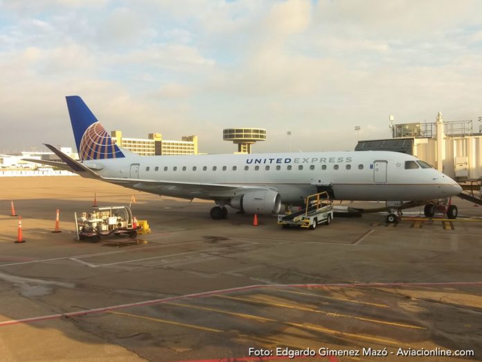 United Airlines - Embraer E175