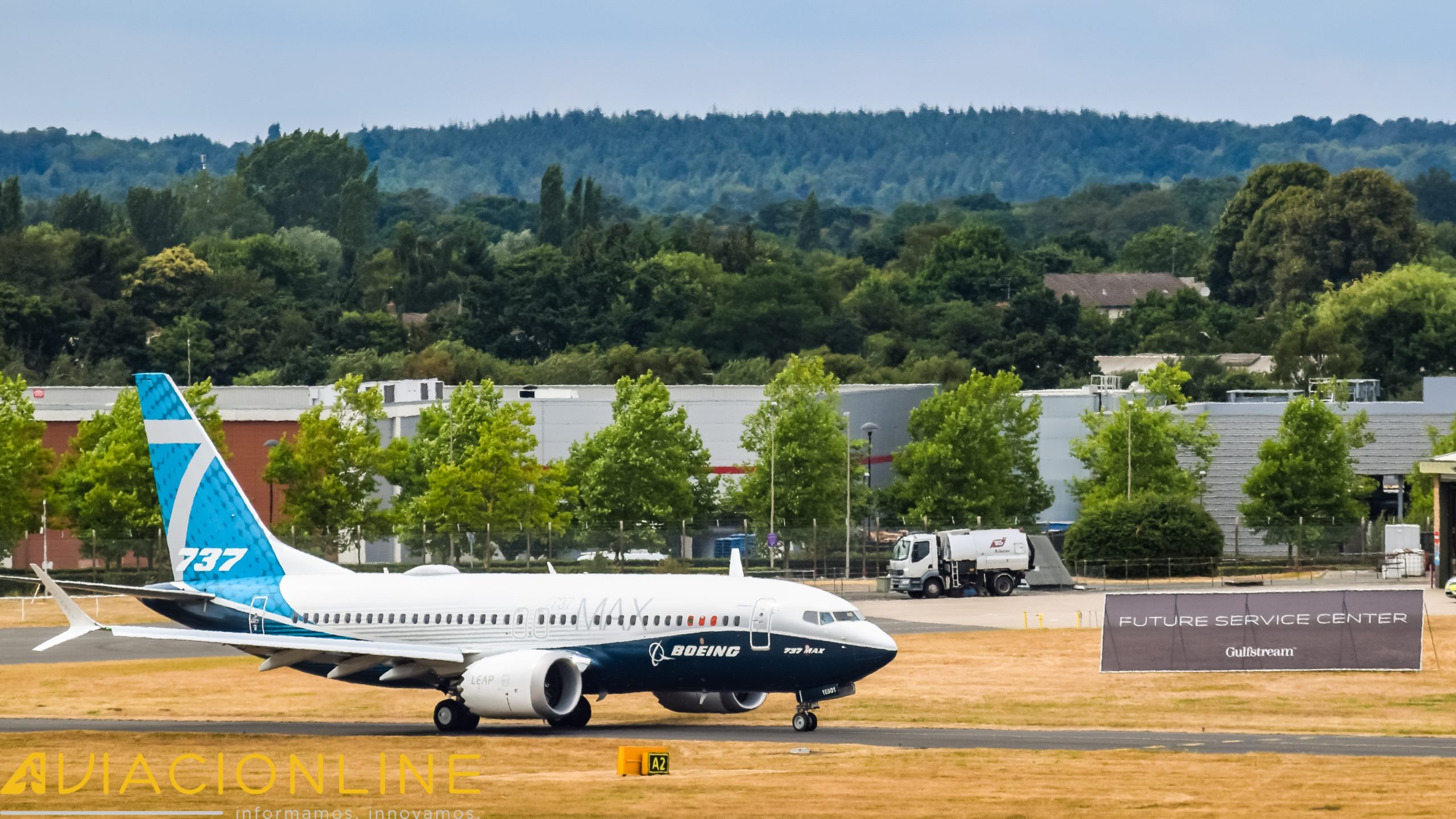 737 MAX 7 