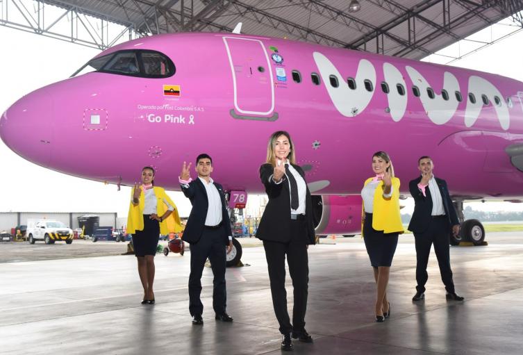 Viva presenta su nuevo avión "Go Pink" y hace un llamado a la equidad de género - Aviacionline.com