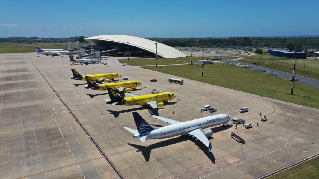 Aeronaves en el aeropuerto de Carrasco - Montevideo