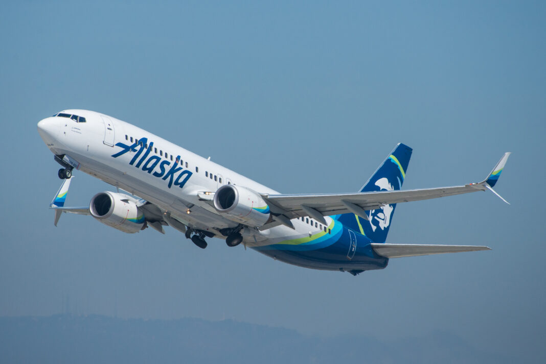 Boeing 737-800 Alaska Airlines N566AS