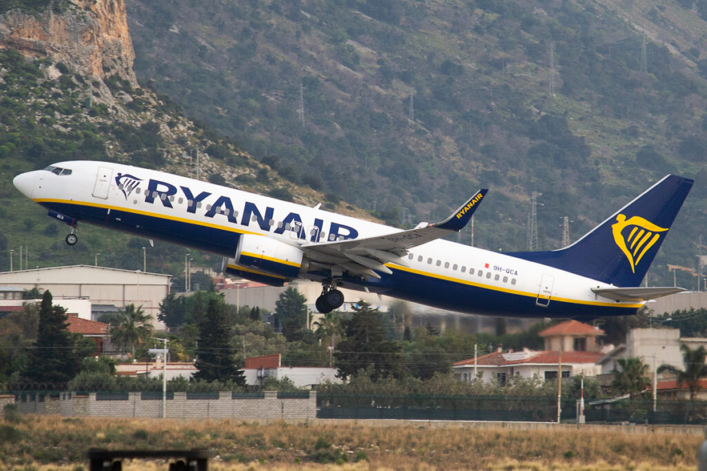 9H-QCA Ryanair 737-800 Palermo PMO