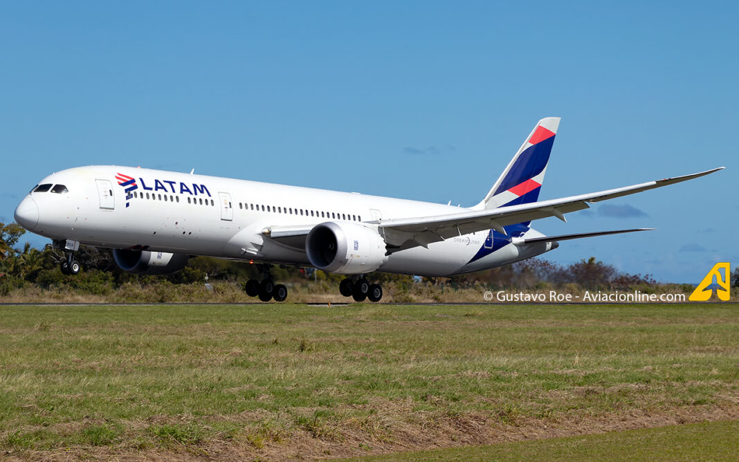 Latam Boeing 787-9 Melbourne Santiago Flights