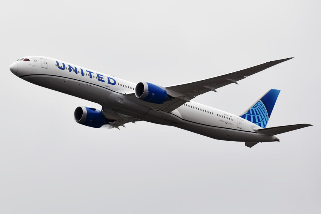 United Airlines 787