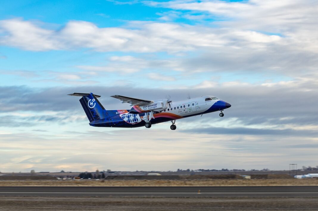 Universal Hydrogen llevó a cabo el primer vuelo de un Dash 8-300 propulsado por hidrógeno