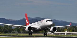 qantas primer vuelo comercial a220-300