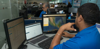 Despachadores dentro del Centro de Control de Operaciones (SOCC) Copa Airlines