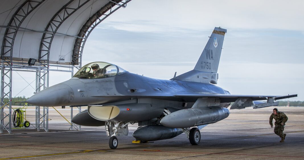 F-16 vuelo autónomo