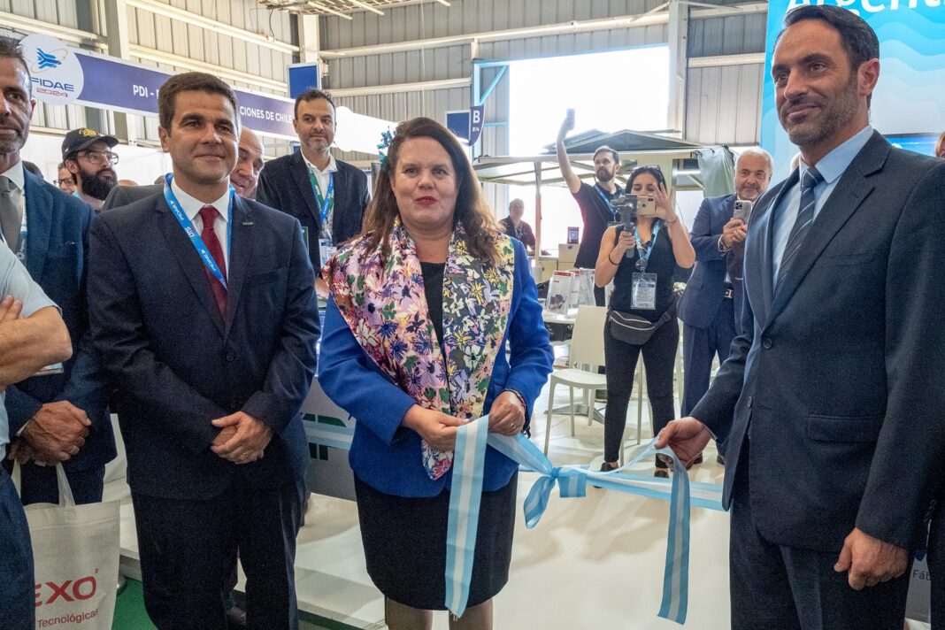 FIDAE 2024 Ministra de Defensa Chile inaugura pabellón argentino